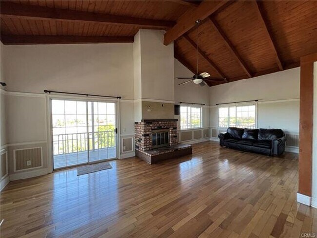 Building Photo - One-of-a-Kind Home with Stunning Views and...