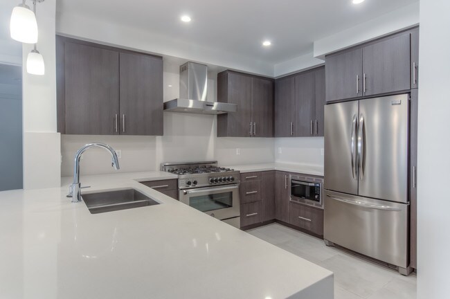 Primary Photo - Le Beauvoir Luxury Apartments
