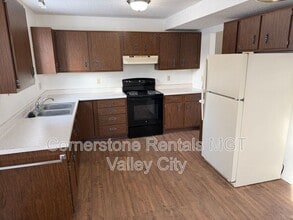 Building Photo - 1063 5th Ave NW