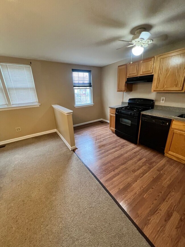 Building Photo - Classic 3 Bedroom with Washer/Dryer | Ches...