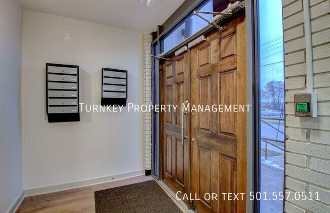 Building Photo - 915 North Street