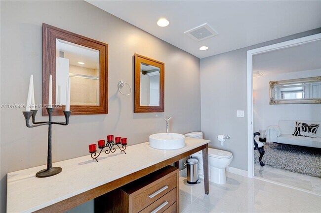 Building Photo - 495 Brickell Ave