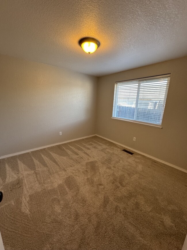 Building Photo - 935 Fairfield Cir