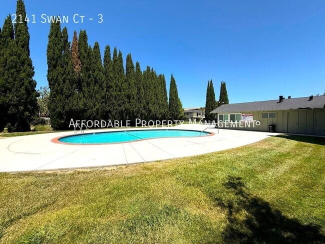 Building Photo - 2141 Swan Ct