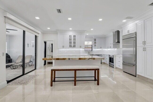 Building Photo - 10099 Canoe Brook Cir