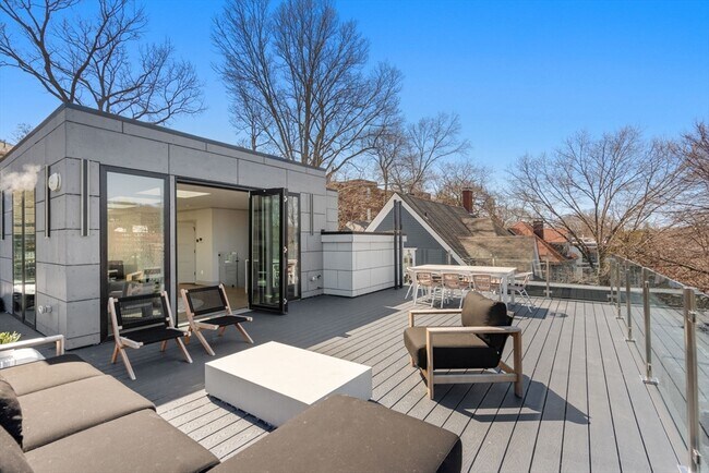 Building Photo - 57 University Rd