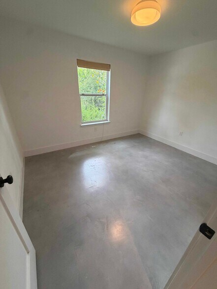 Building Photo - 400 Delmar Ave