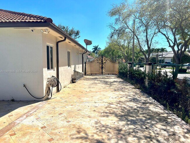 Building Photo - 8899 NW 176th Ln