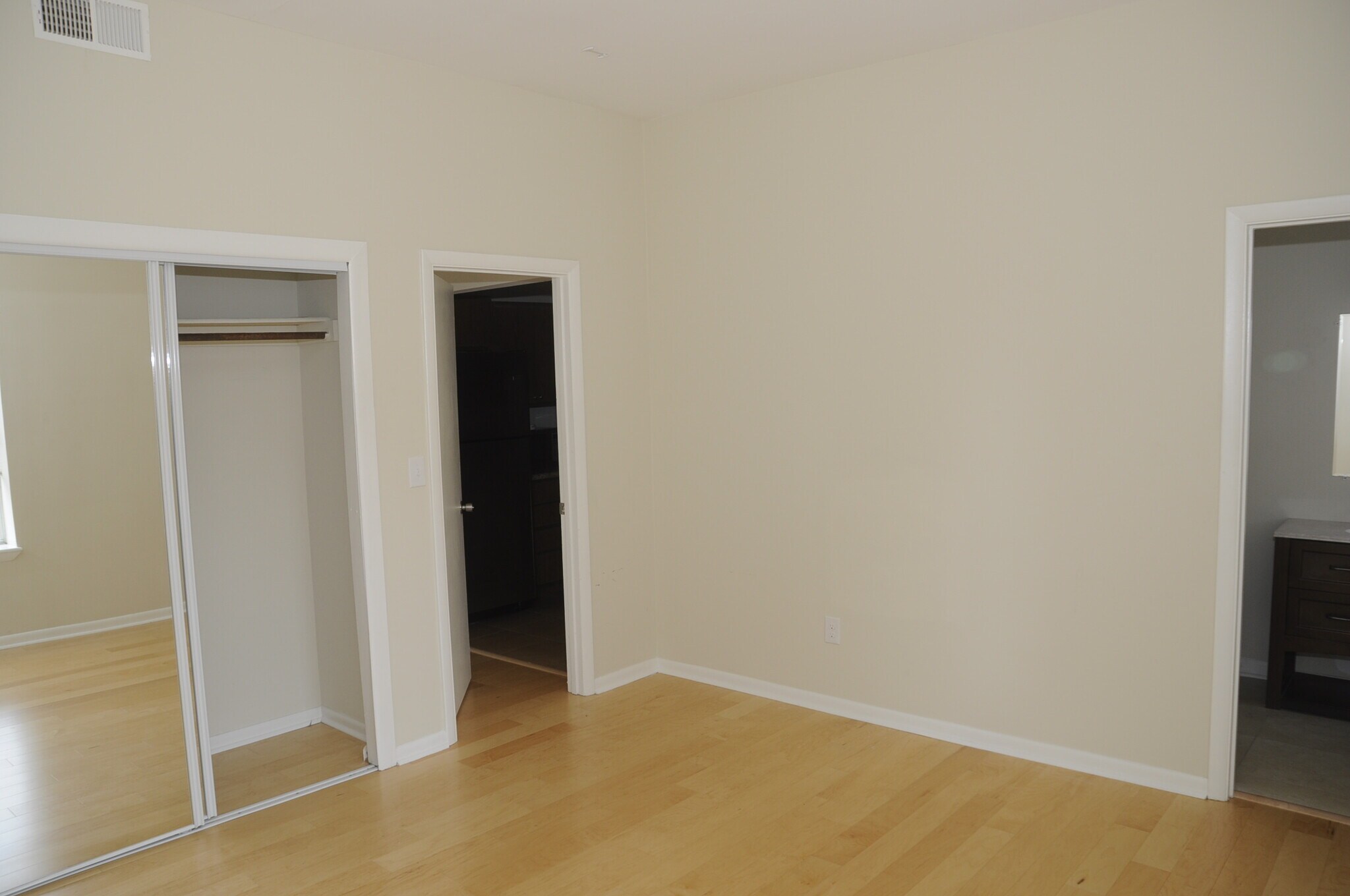 Building Photo - 115 College Pl