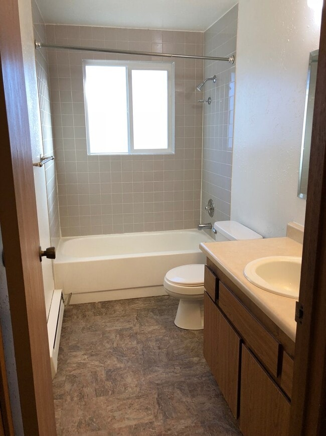 Building Photo - 28-30 E. Courtland