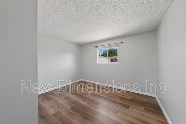 Building Photo - 2565 Pequop St