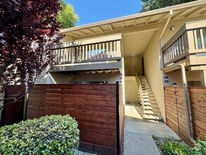 Building Photo - Nice Upper Unit in the Desired Station West!