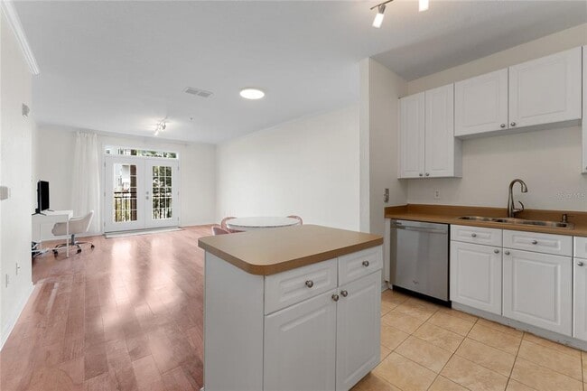 Building Photo - 4221 W Spruce St