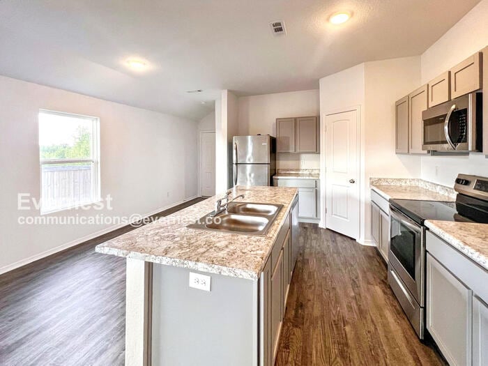 Building Photo - 5125 Red Fox Trl