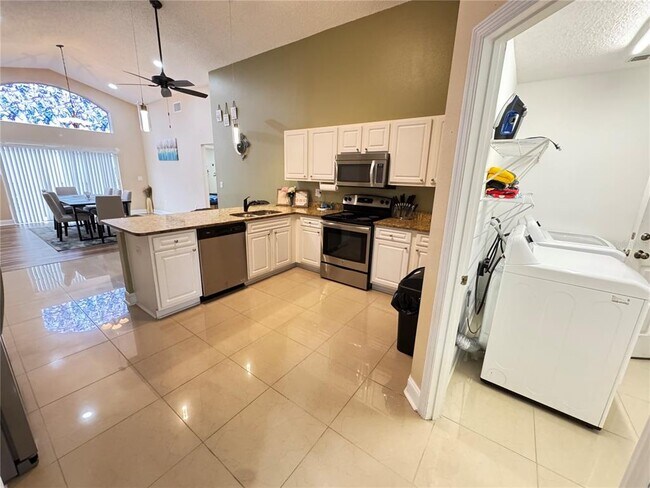 Building Photo - 1306 Casterton Cir