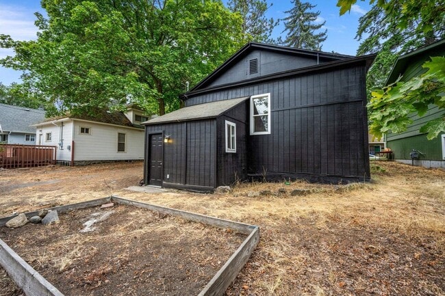 Building Photo - 1829 E 14th Ave