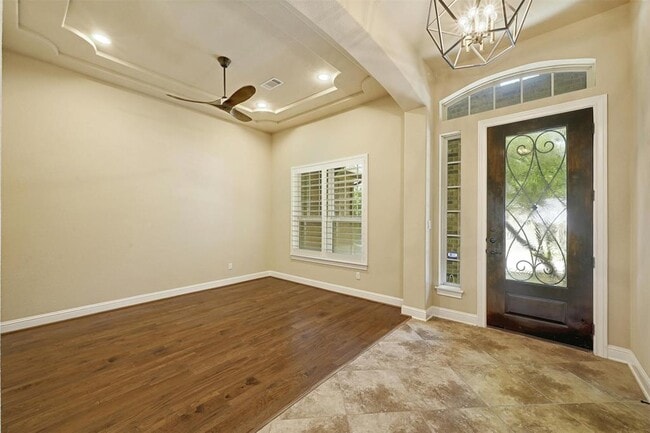 Building Photo - 211 Lake Como Dr