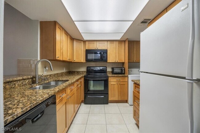 Building Photo - 3635 Boca Ciega Dr