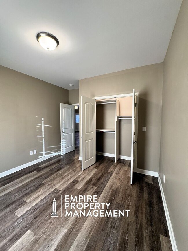 Building Photo - 216 Fern Bank Dr