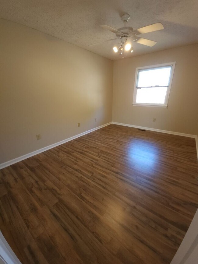 Building Photo - 449 Lands End Rd