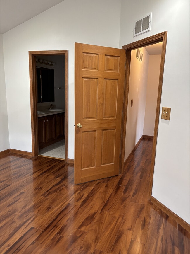 Building Photo - 2598 Hillsboro Blvd