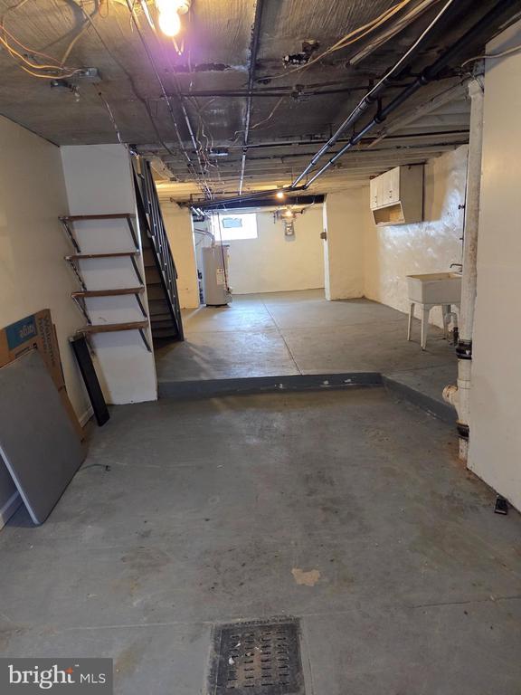 Building Photo - 4013 Creston St