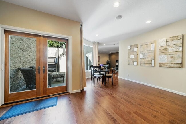 Building Photo - 530 Irven Ct