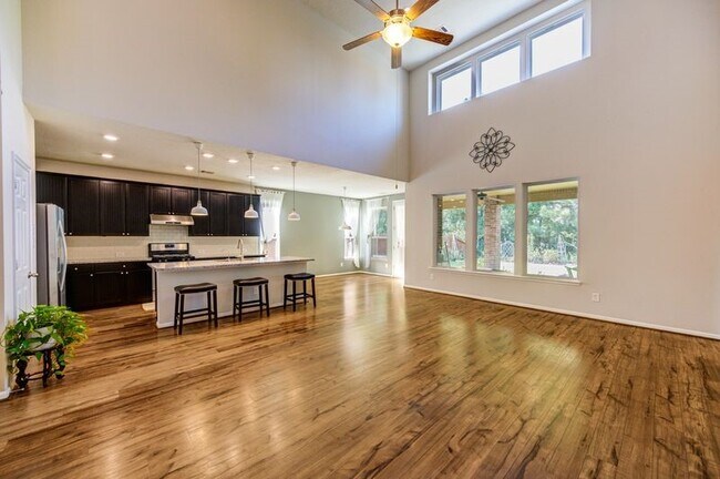 Building Photo - 5918 Rivergrove Bend Dr