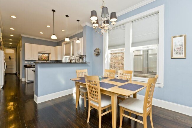 Building Photo - 3 bedroom in Chicago IL 60607