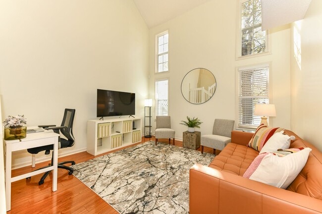 Building Photo - Updated 3 Bedroom Townhome in McAlister's Place