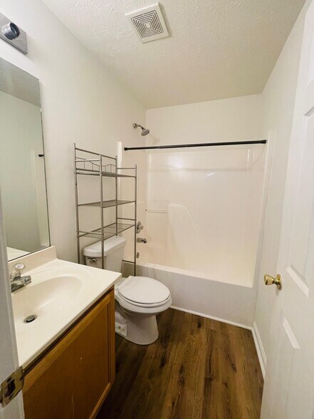 Building Photo - 3709 Hutchinson Trace Dr