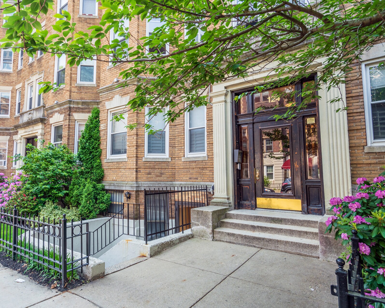 Building Photo - 124 Peterborough St
