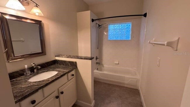 Building Photo - 10324 Pointview Ct