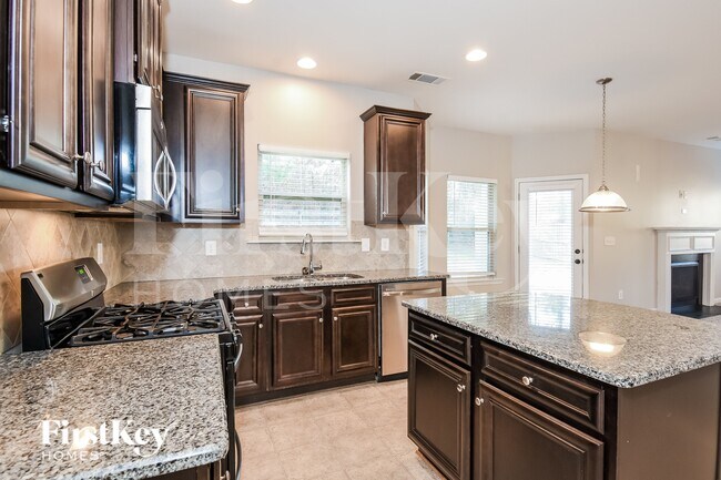 Building Photo - 204 Sleepy Way