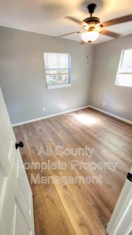 Building Photo - 3319 Hunt St