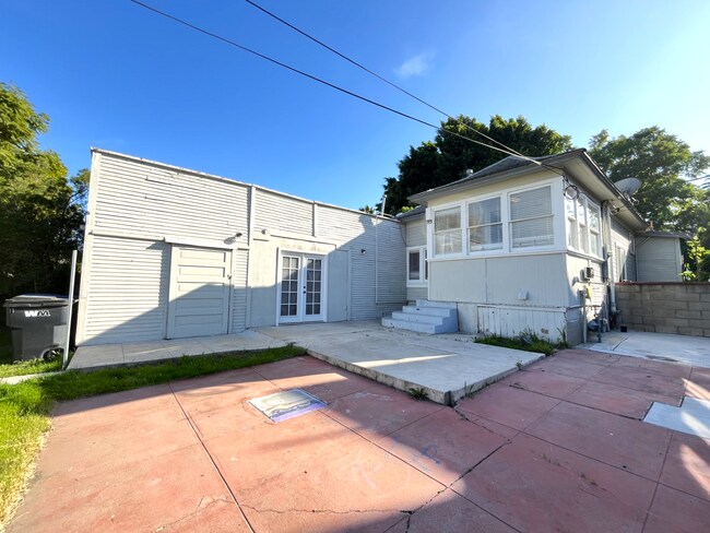 Building Photo - REMODELED 2 BED, 1.5 BATH IN CORONA