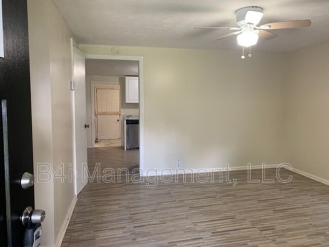 Building Photo - 512 Burr St