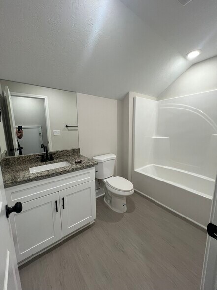 Building Photo - 102 Bennett St