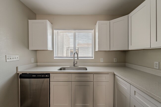 Building Photo - Central Phoenix Remodeled Townhome Oasis –...