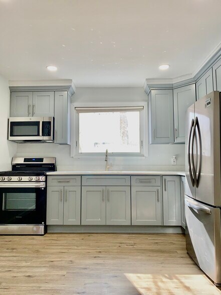 Building Photo - 336 Scranton Ave