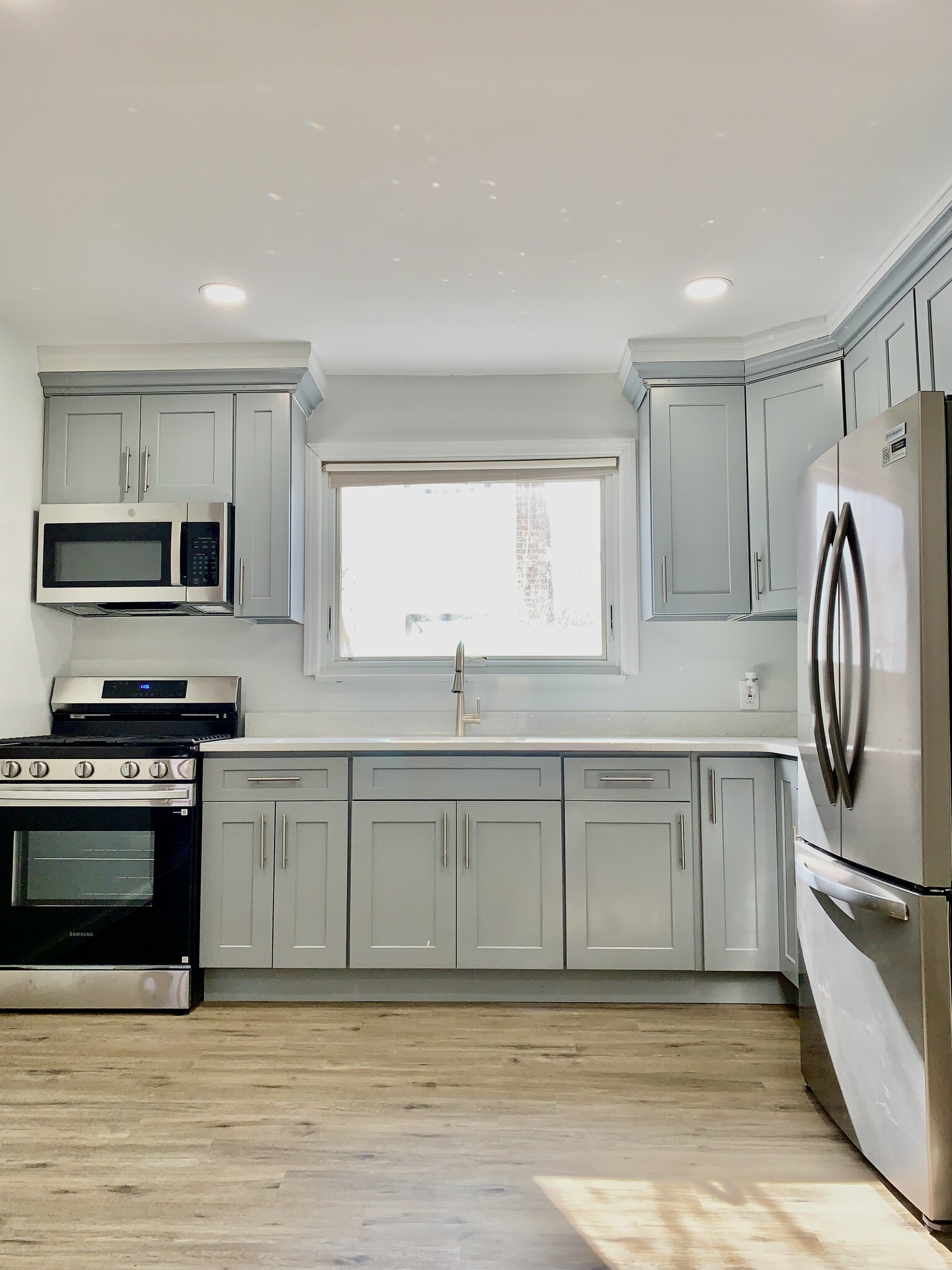 Building Photo - 336 Scranton Ave