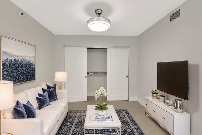 Building Photo - 14095 Royal Vista Dr