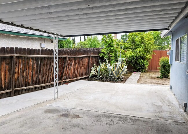 Building Photo - 345 E Encore Dr