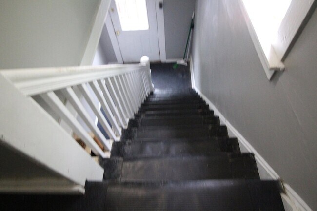 Building Photo - 11 Elm St