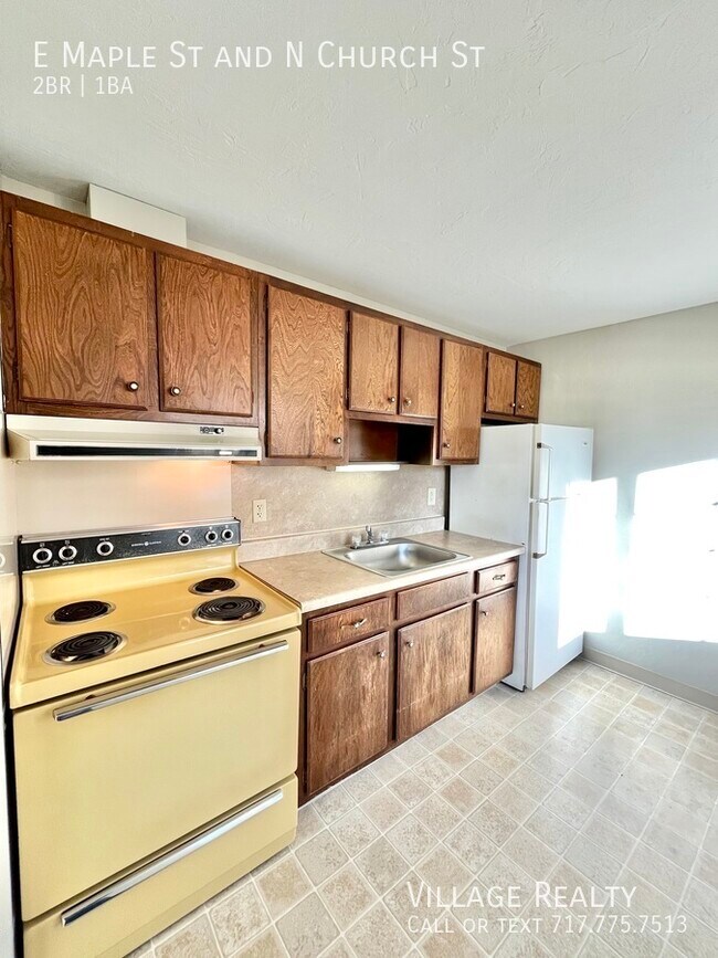 Building Photo - 361 E Maple St