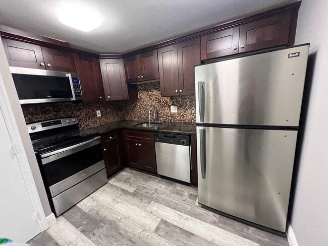Building Photo - 4158 Inverrary Dr