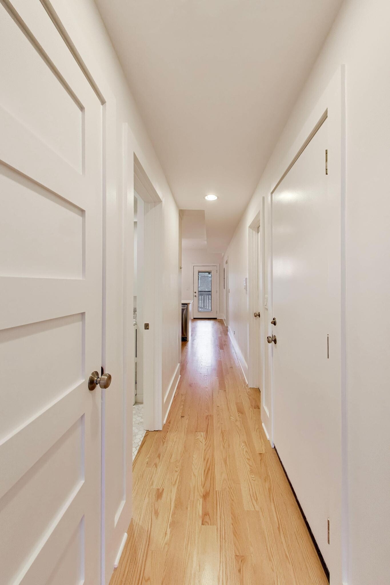 Building Photo - 2132 N Oakley Ave