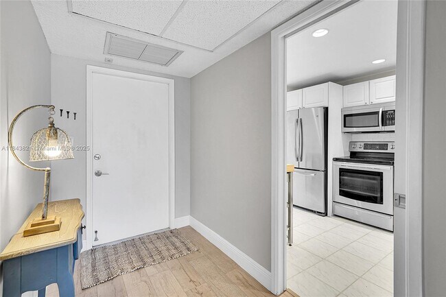 Building Photo - 3151 N Course Ln