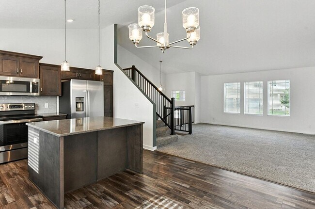 Building Photo - Near Lake Flanagan