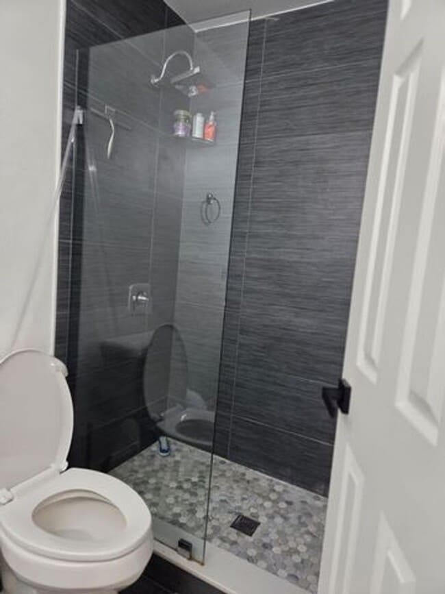 Building Photo - 810 Sandtree Dr